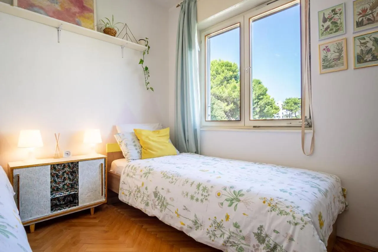 Spacious Apartment By The Sea 8+4 Pula
