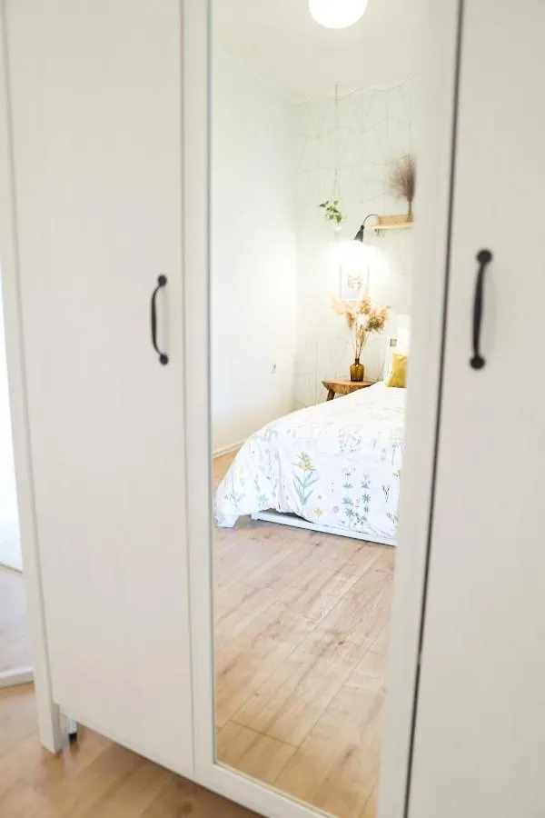 Spacious Apartment By The Sea 8+4 Pula Croatia
