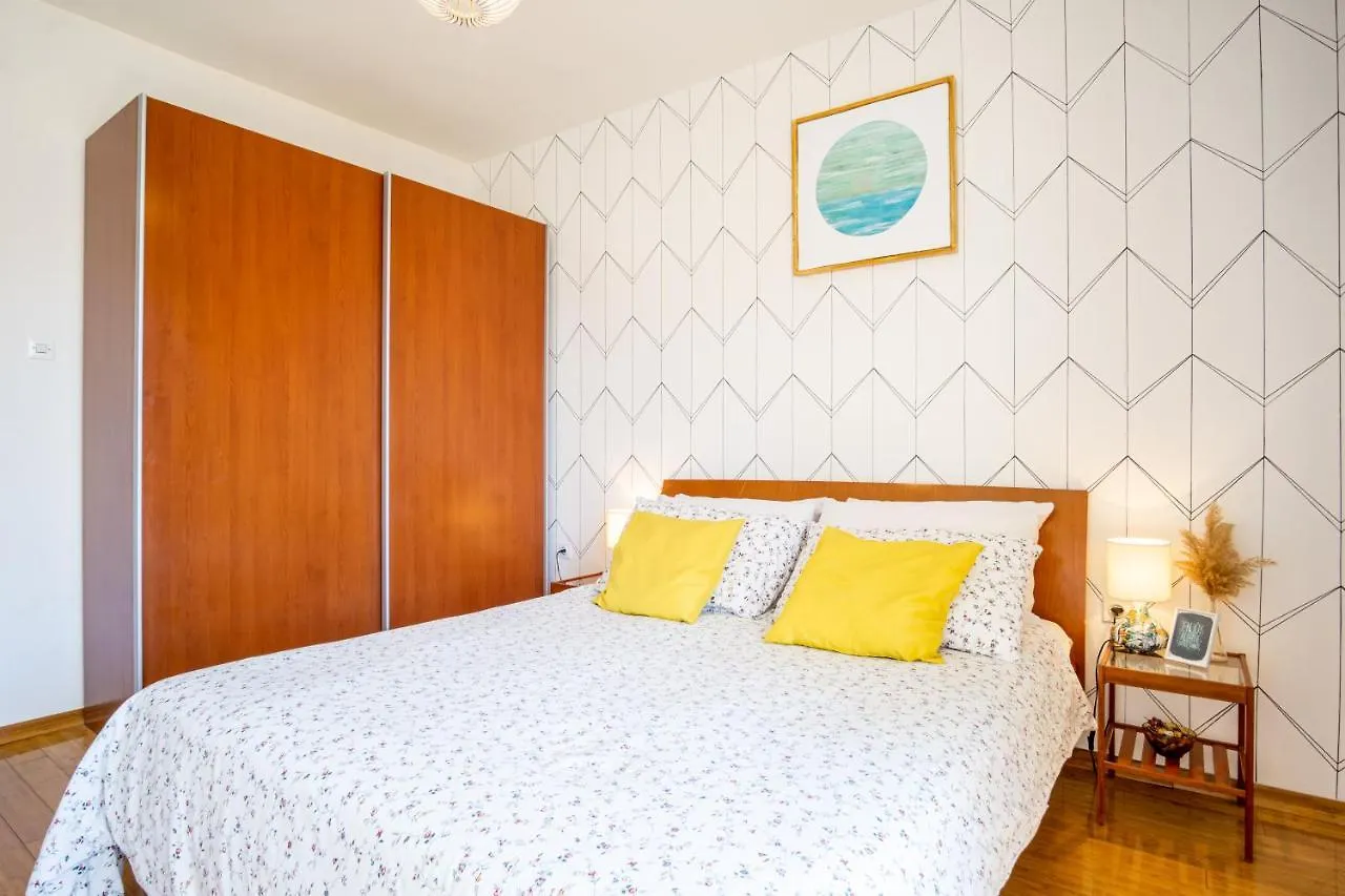 Spacious Apartment By The Sea 8+4 Pula
