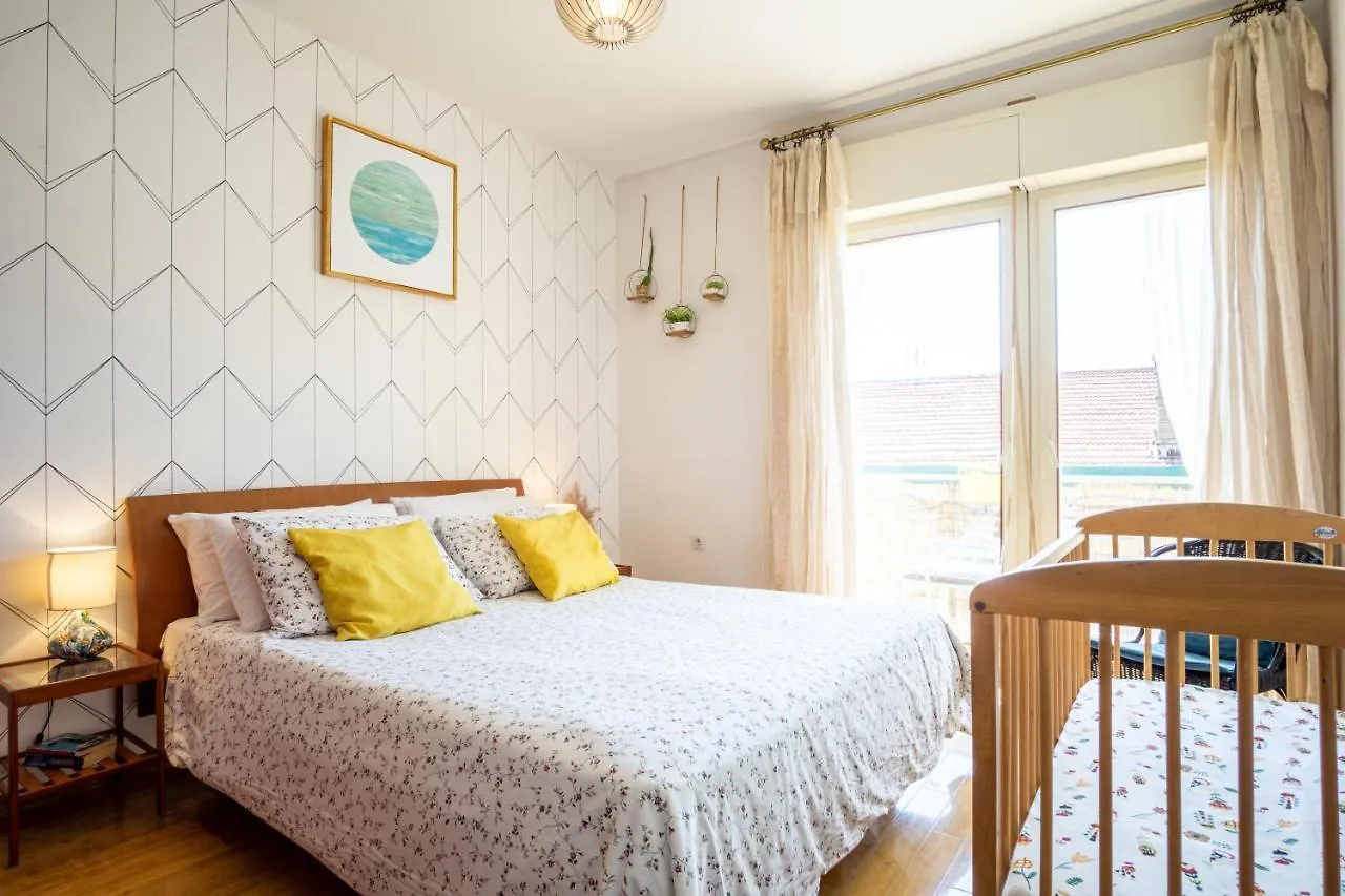 Spacious Apartment By The Sea 8+4 Pula