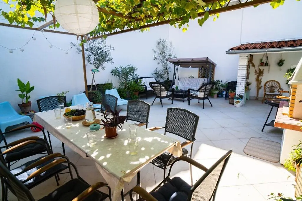 Spacious Apartment By The Sea 8+4 Pula
