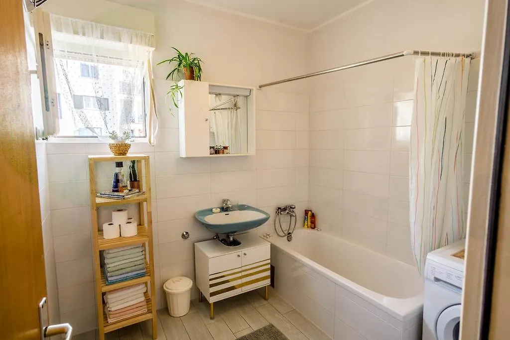 Spacious Apartment By The Sea 8+4 Pula
