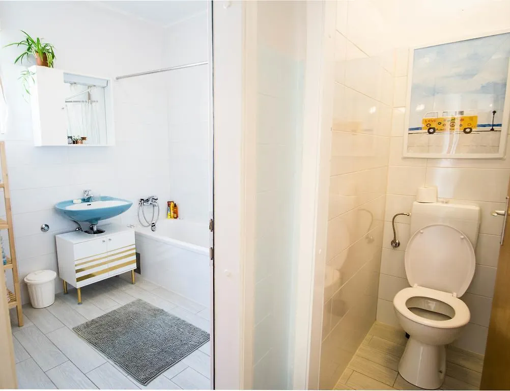 Spacious Apartment By The Sea 8+4 Pula