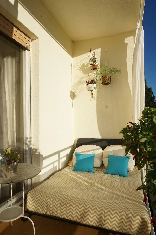 Spacious Apartment By The Sea 8+4 PUY