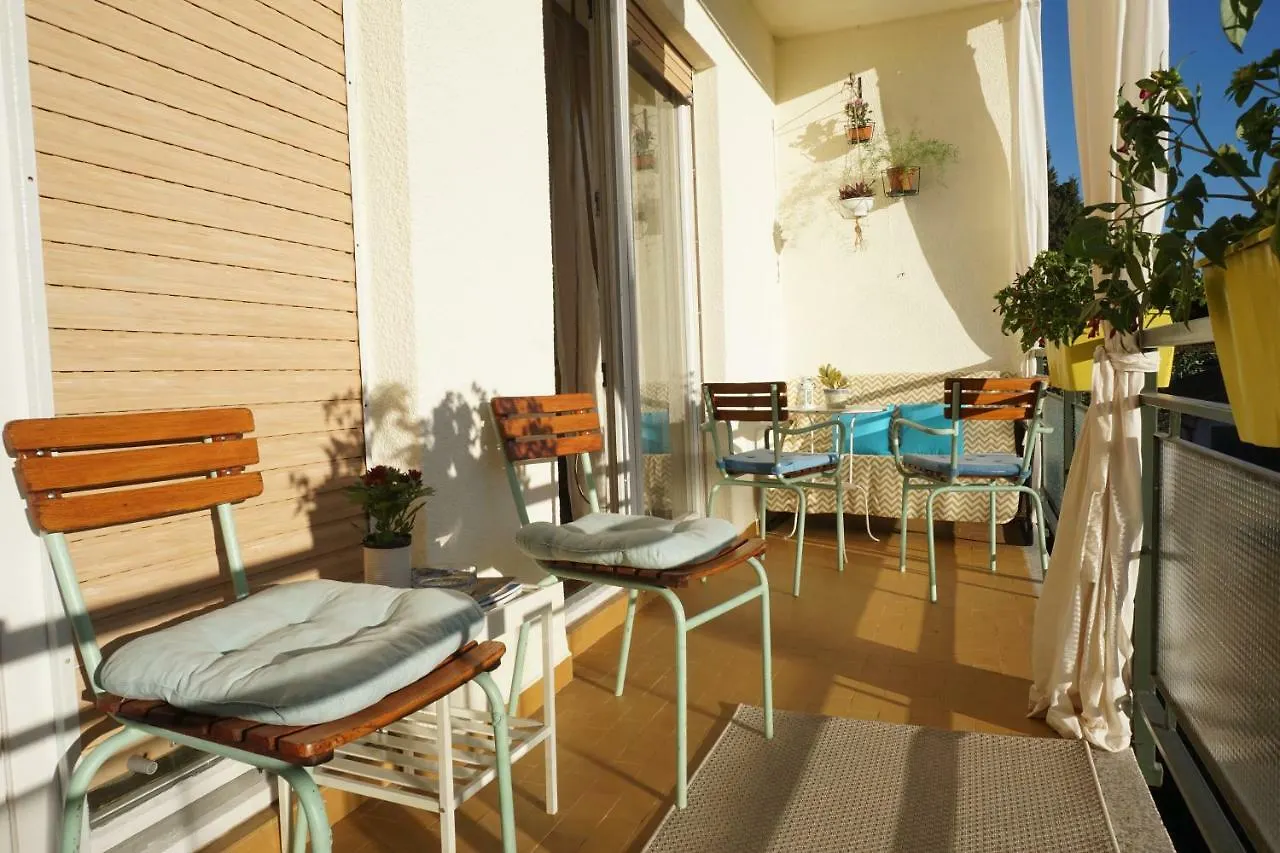 Spacious Apartment By The Sea 8+4 Pula